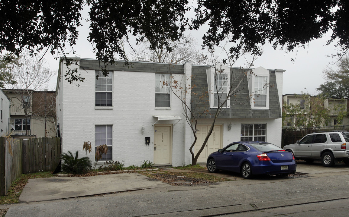 1121 Carrollton Ave in Metairie, LA - Foto de edificio