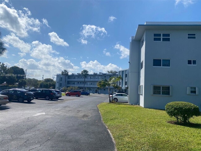 property at 2223 Park Ln