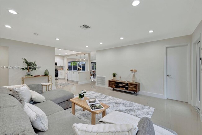 1801 NE 54th St in Fort Lauderdale, FL - Building Photo - Building Photo