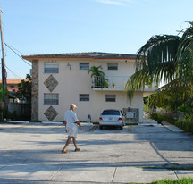 559 S.W. 10th St Apartments