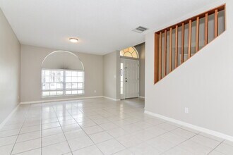 2325 Kenwick Dr in Valrico, FL - Building Photo - Building Photo