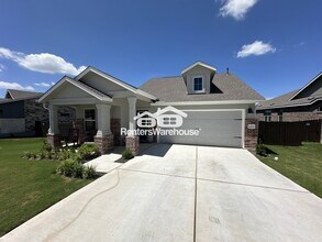 2428 Four Waters Lp in Andice, TX - Foto de edificio - Building Photo