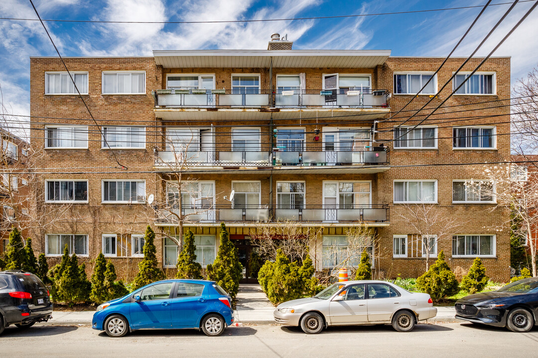 3355 Decelles Pl in Montréal, QC - Building Photo