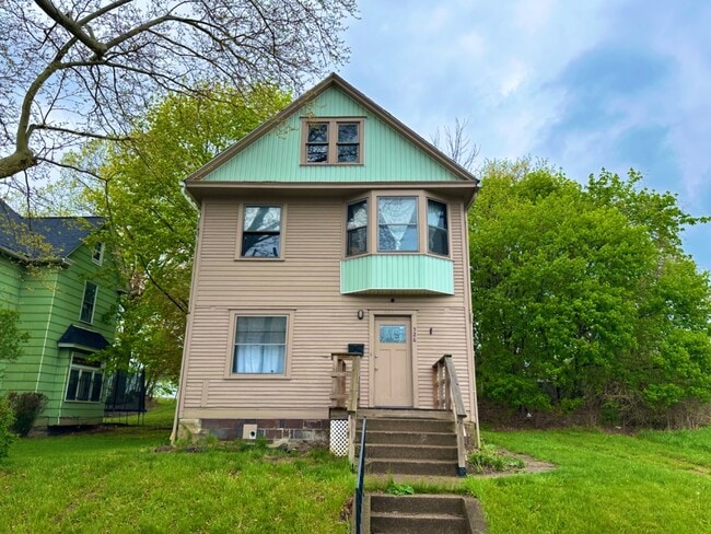 property at 526 Lexington Ave