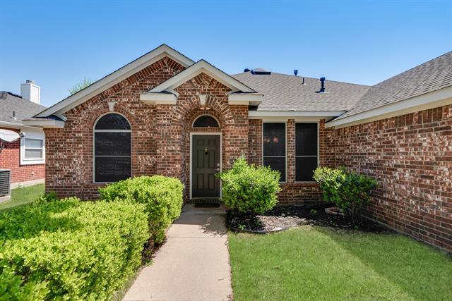 7705 Danuers Ln in Arlington, TX - Foto de edificio - Building Photo