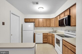 60B Sumac Ct in Mount Laurel, NJ - Building Photo - Building Photo