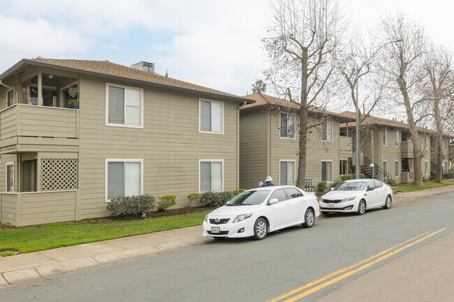 Cypress Gardens in Lodi, CA - Foto de edificio - Building Photo