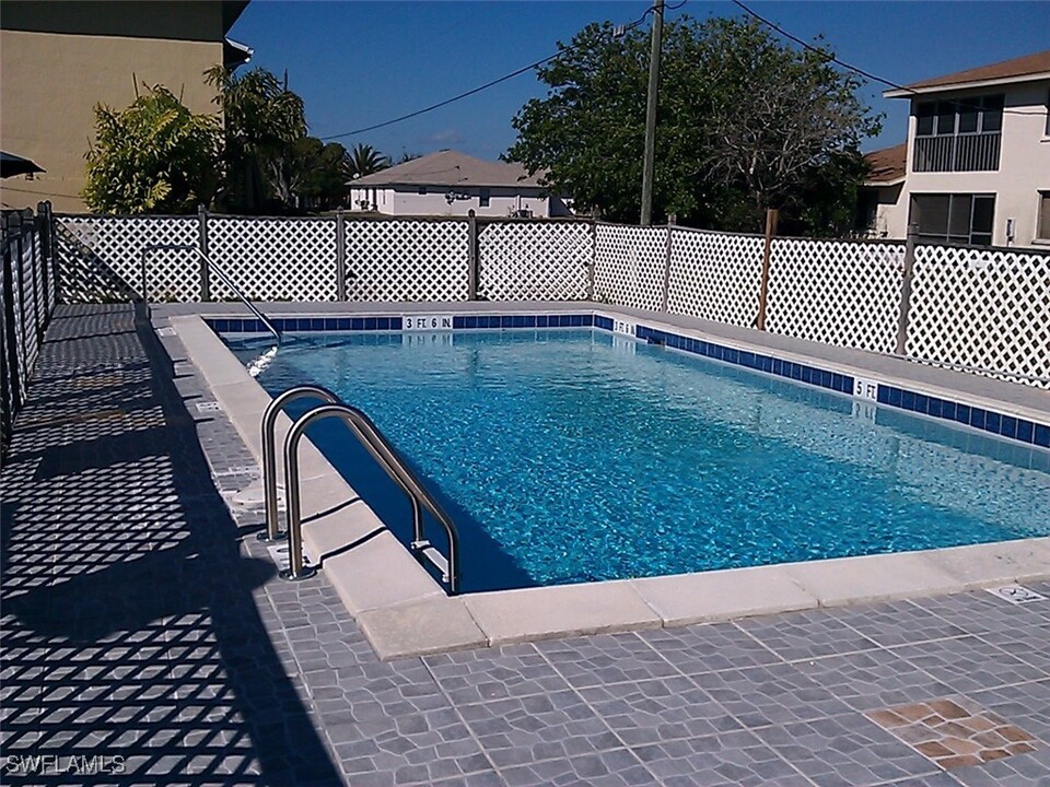 4617 SW 8th Pl in Cape Coral, FL - Building Photo