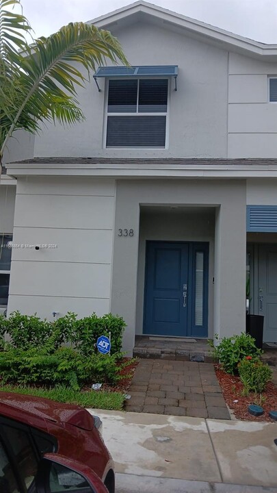 338 NE 1st Dr in Florida City, FL - Building Photo