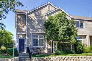 3041 Woods Cir in Davis, CA - Building Photo