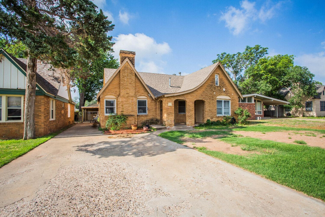 2425 22nd St in Lubbock, TX - Building Photo