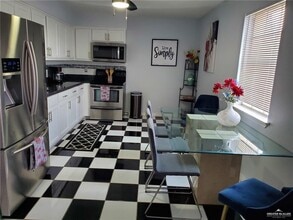 712 Toronto Ave in McAllen, TX - Building Photo - Building Photo