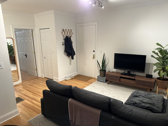 property at 1141 W Grace St