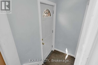 242 Mohawk Rd in Oakville, ON - Building Photo - Building Photo