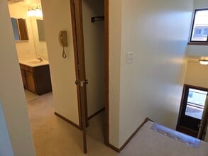 W177N9731 Riversbend Cir E, Unit Riversbend Germantown in Germantown, WI - Building Photo - Building Photo