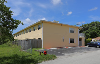 Pineapple Grove in Fort Lauderdale, FL - Building Photo - Building Photo