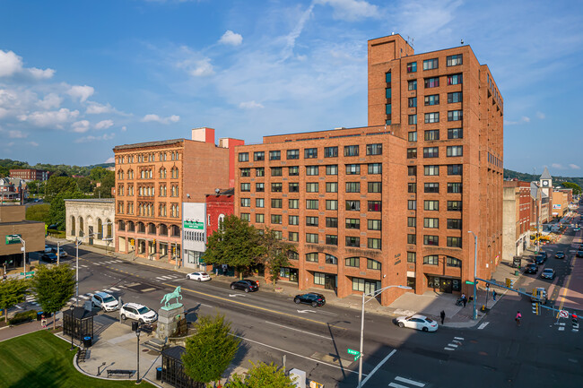 Plaza on the Green in Waterbury, CT - Building Photo - Building Photo