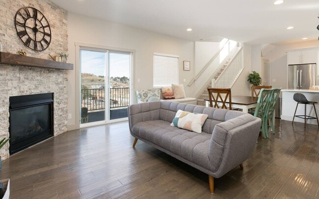 property at 913 Columbine Ave