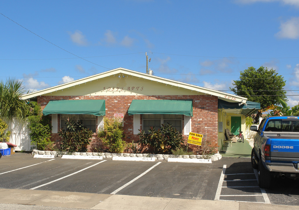 Josy's Apartments in Fort Lauderdale, FL - Building Photo