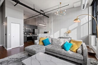 1224 W Van Buren St in Chicago, IL - Building Photo - Building Photo