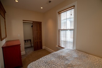 3238 N Hoyne Ave, Unit #2 in Chicago, IL - Building Photo - Building Photo