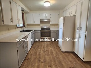 3725 Keeler Ave in Eugene, OR - Building Photo - Building Photo