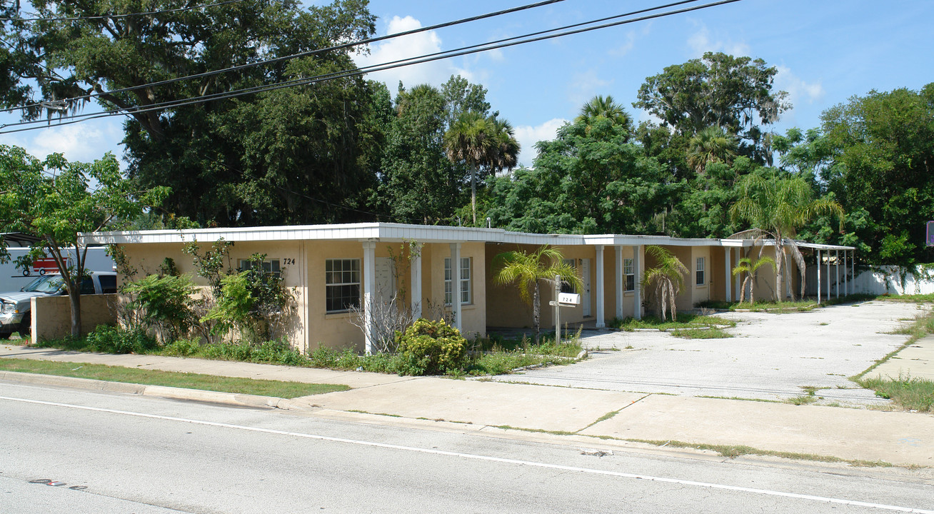 724 N Dixie Fwy in New Smyrna Beach, FL - Building Photo