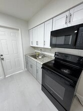 705 W Branch St, Unit 1 in Lantana, FL - Foto de edificio - Building Photo
