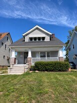 13311 S Parkway Dr in Garfield Heights, OH - Building Photo