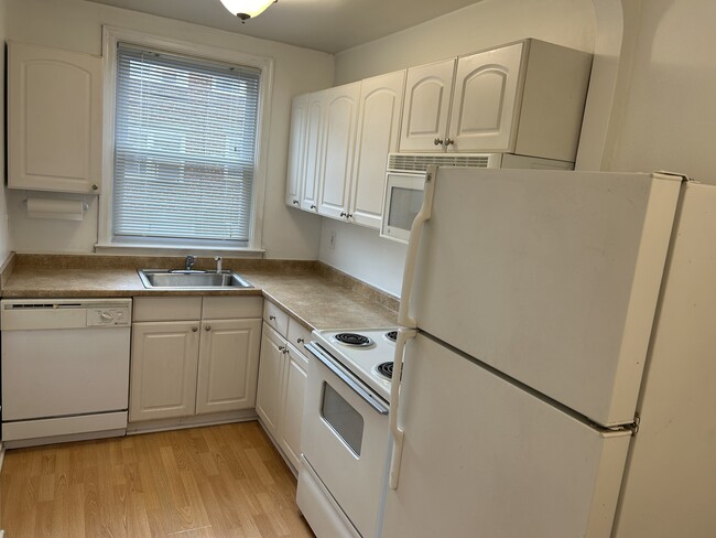 820 Derwyn Rd, Unit 820 Derwyn Rd Apt A