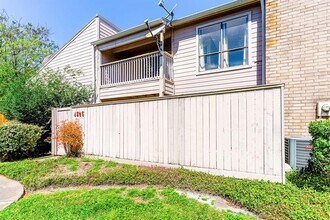 9545 Pagewood Ln in Houston, TX - Building Photo - Building Photo