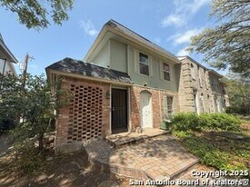 2811 Woodbury Dr in San Antonio, TX - Building Photo