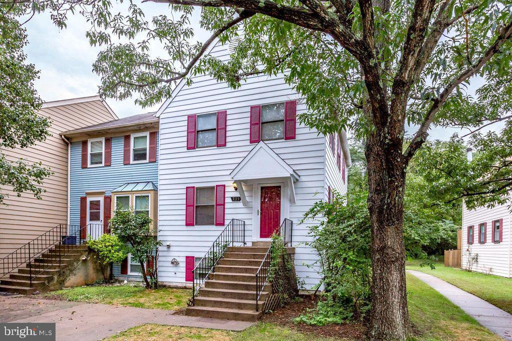 939 Barton Oaks Pl in Herndon, VA - Building Photo