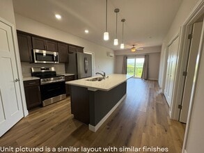 Jamestown Quarry Apartments in Fitchburg, WI - Building Photo - Building Photo