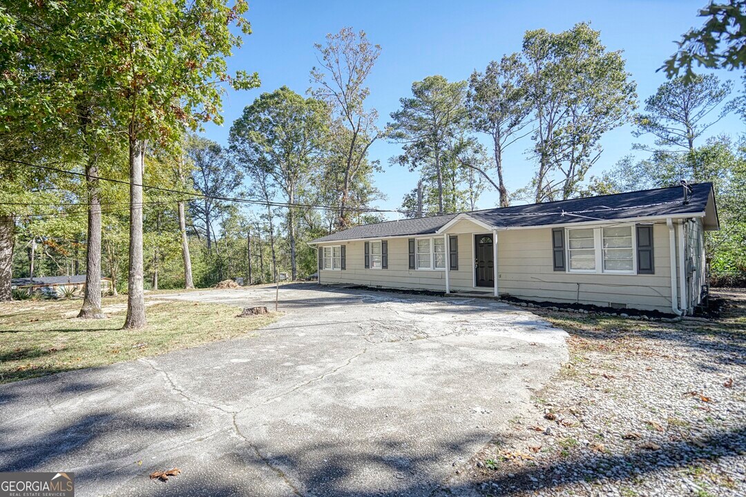 1092 W Adrian Cir SW in Conyers, GA - Foto de edificio