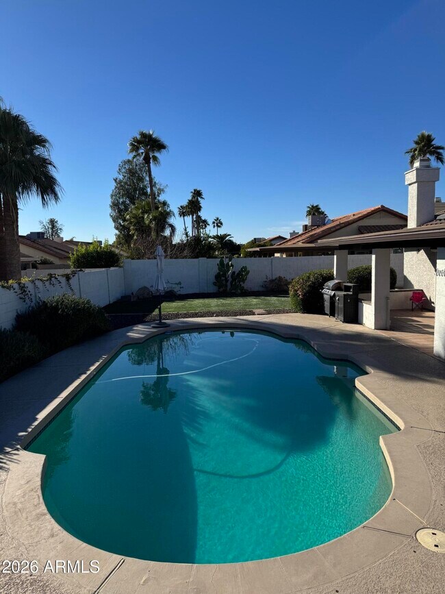 4341 E Betty Elyse Ln in Phoenix, AZ - Building Photo - Building Photo