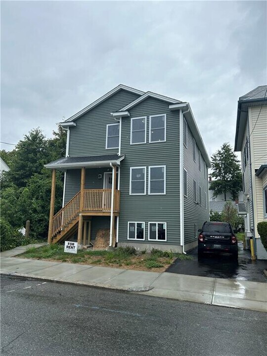 110 Ledge St in Providence, RI - Building Photo
