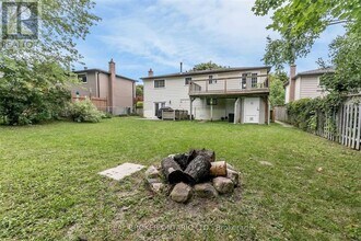 18 Chippawa Ct in Barrie, ON - Building Photo - Building Photo