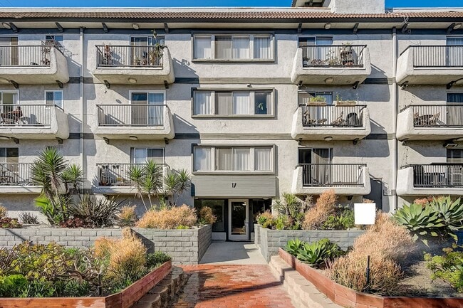 17 Northstar Street in Marina Del Rey, CA - Building Photo - Building Photo