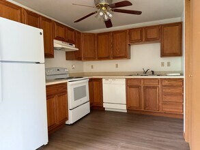 1521 Colorado St in Manhattan, KS - Building Photo - Building Photo