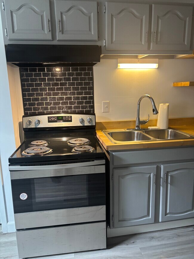 38 N Main St, Unit Apt #4 in Shenandoah, PA - Building Photo - Building Photo
