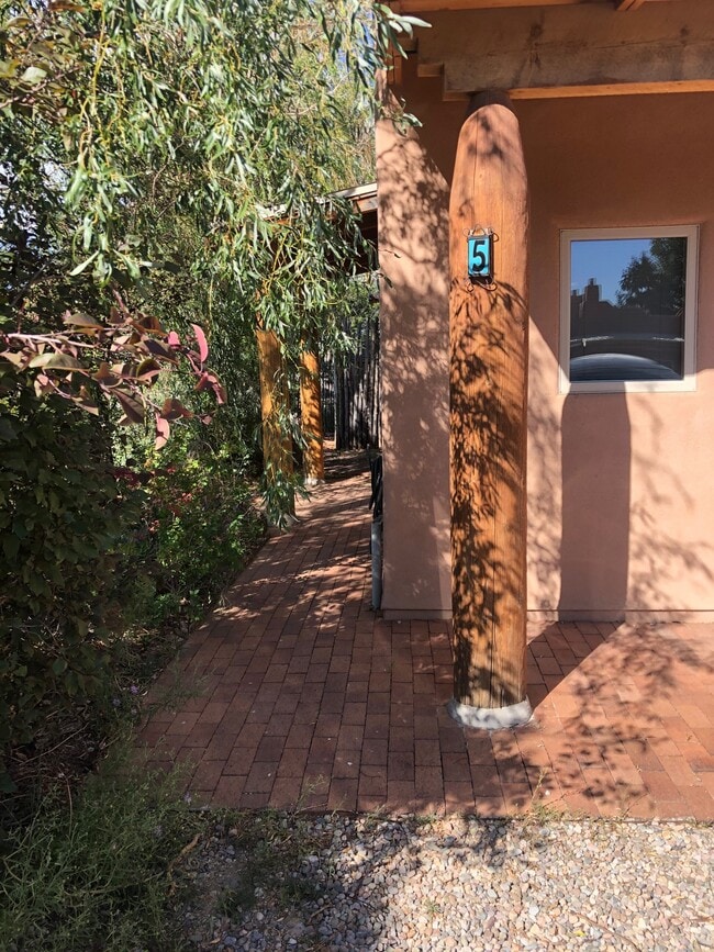 214 Cavalry Dr in Taos, NM - Building Photo - Building Photo