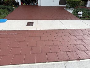 3378 W 100th Terrace in Hialeah, FL - Building Photo - Building Photo