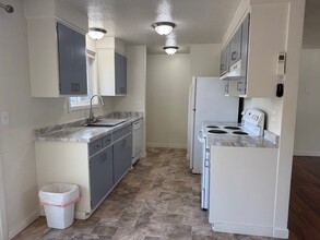 1625 Linnea Ave in Eugene, OR - Foto de edificio - Building Photo