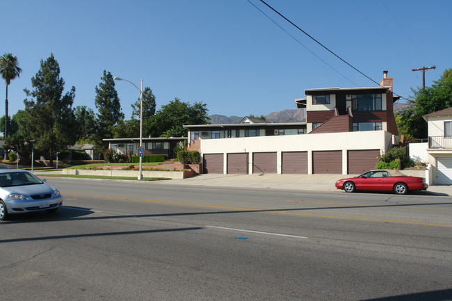 1014 N Glenoaks Blvd in Burbank, CA - Foto de edificio - Building Photo