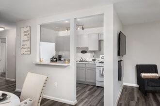 Admiral Place in Suitland, MD - Foto de edificio - Interior Photo