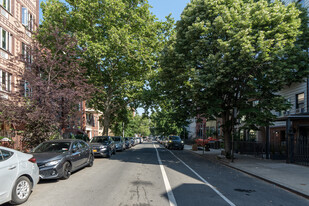 687 Leonard St in Brooklyn, NY - Foto de edificio - Building Photo