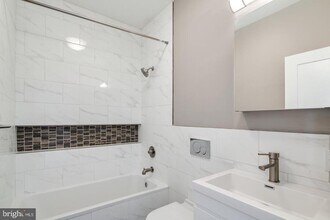 17 S 44th St in Philadelphia, PA - Building Photo - Building Photo