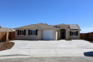 820 Beaconsfield Ct in Bakersfield, CA - Building Photo