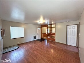 1007 W Fremont Ave in Selah, WA - Building Photo - Building Photo